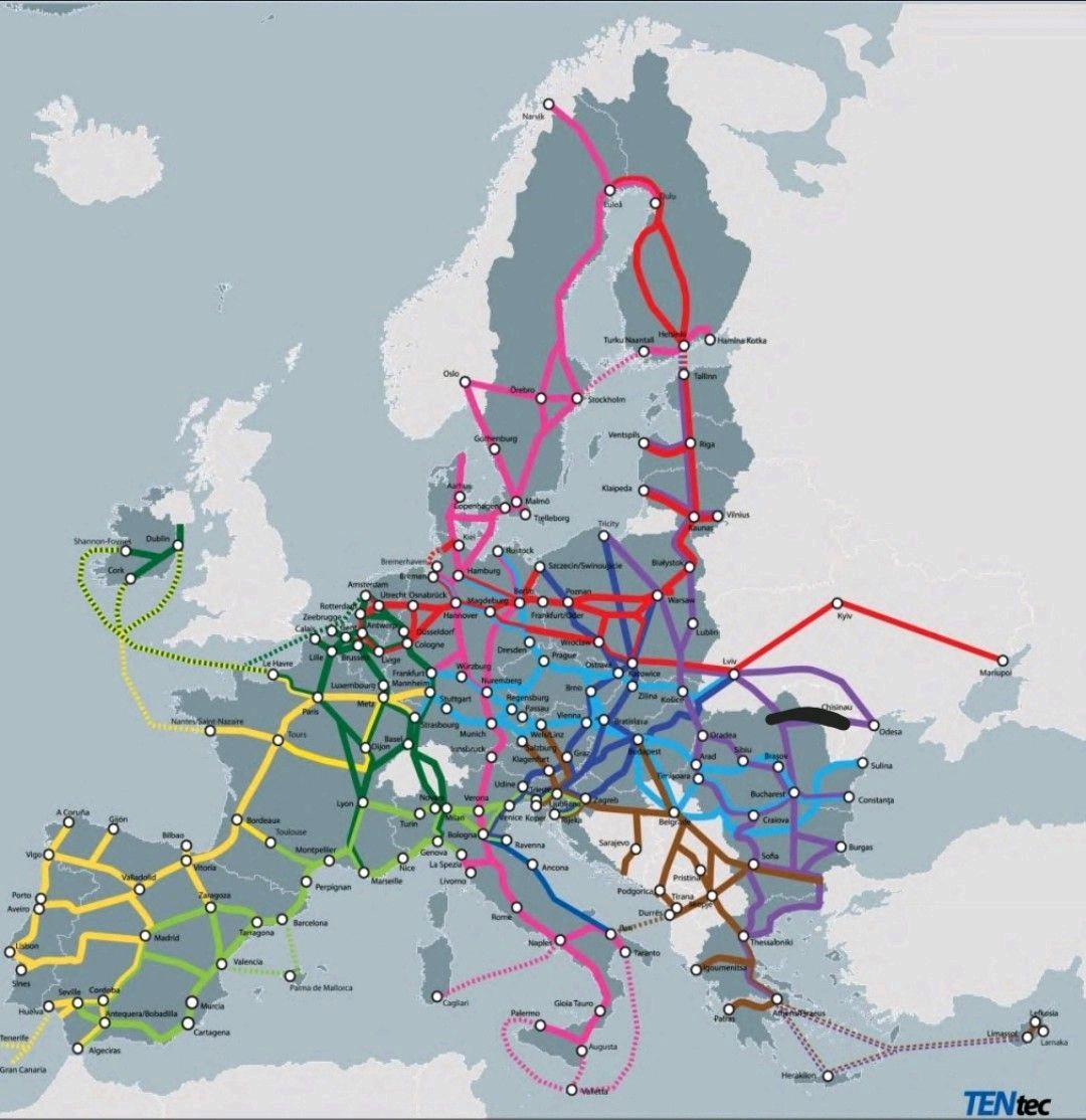 Karta över Europa med transportkorridorer markerade i olika färger.